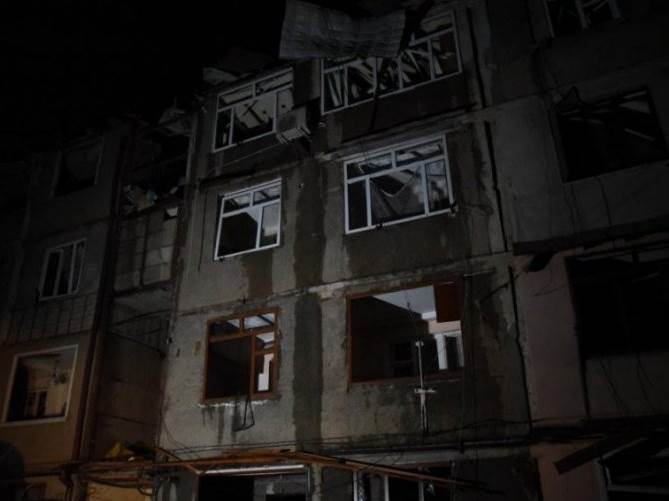 "NAJGORE GRANATIRANJE OD POČETKA RATA": Vojska Azerbejdžana noću bombardovala bolnicu i solitere (FOTO) 