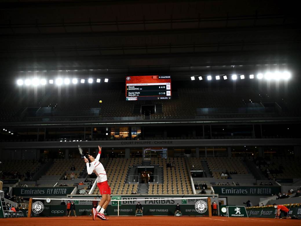  NOVAK SE LJUTIO, UPOZORAVAO SUDIJE, POPRAVLJAO TEREN: Ali plasman u osminu finala nije dolazio u pit 