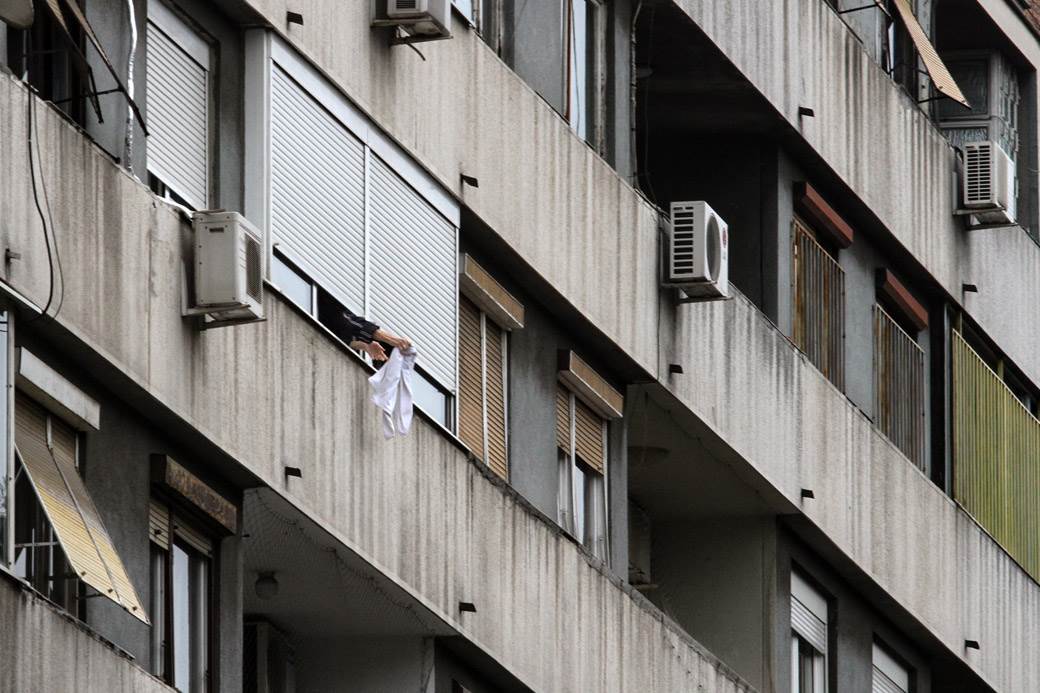  Muškarac pao sa balkona 