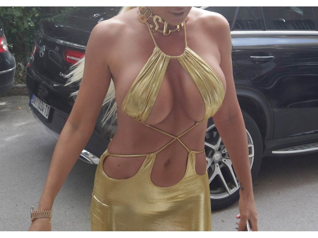  KUPAĆI JE VEĆI OD OVOGA: Jelena Karleuša ponovo šokira - došla na posao, sve kipi i puca! (FOTO) 