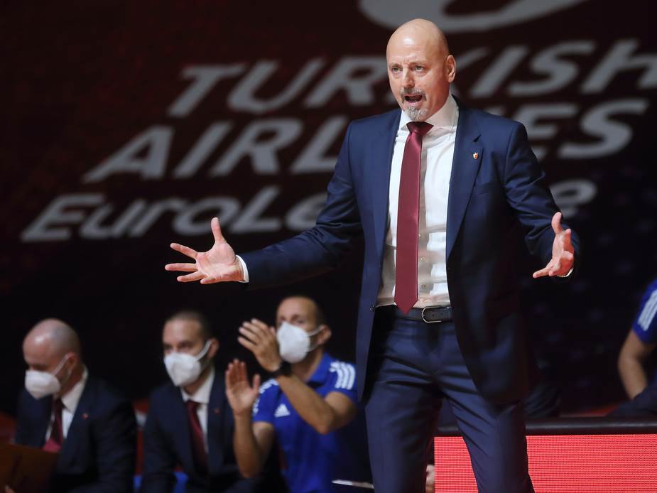  Saša Obradović ne gleda tabelu i poziva na oprez 