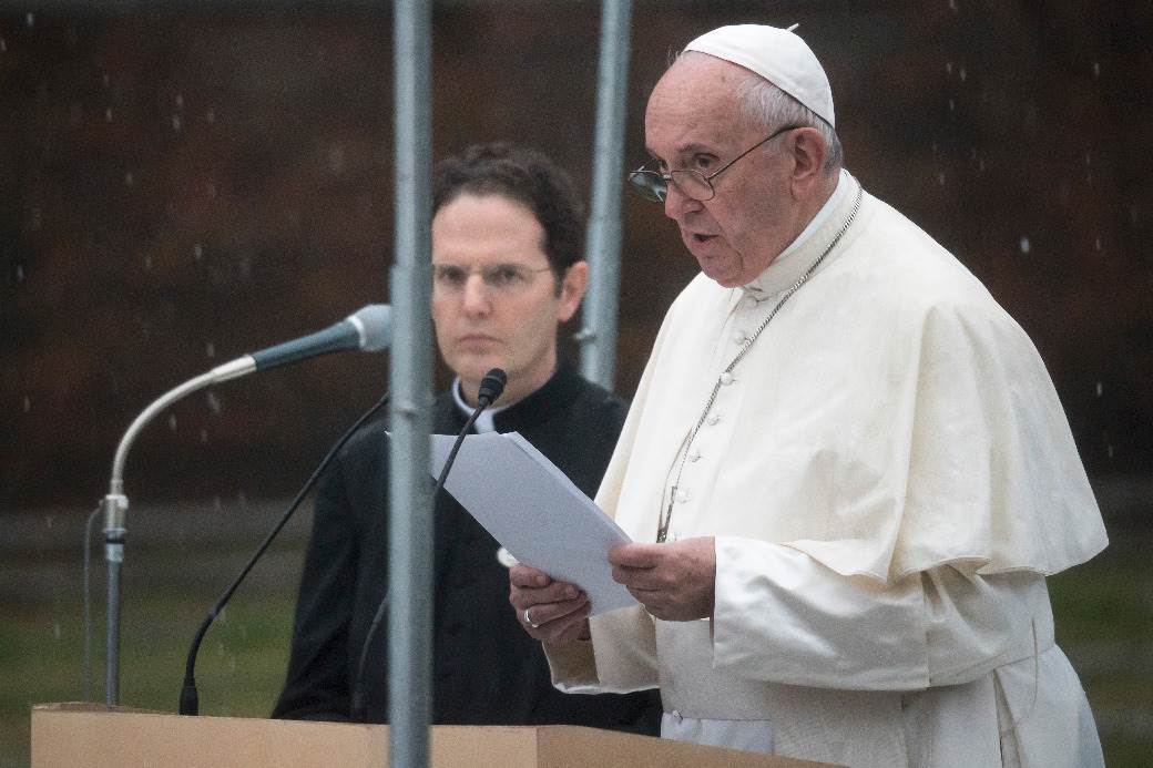  papa franjo o sirenju laznih vijesti o kovidu 