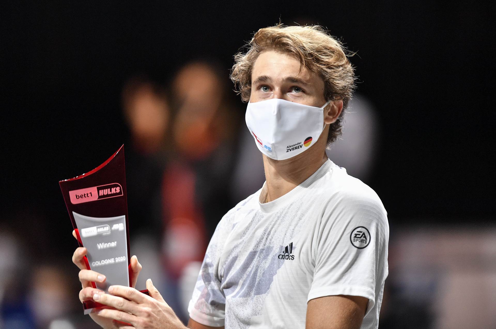  JEDAN GRAD, A DVA TROFEJA ZA DVE NEDELJE: Zverev priredio deža-vi, samleo polufinalistu Rolan Garosa 