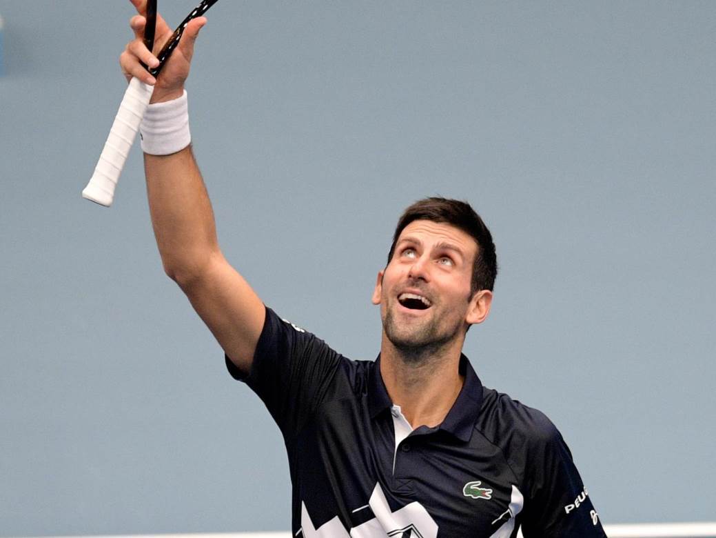  Novak srećan posle pobede pred srpskom publikom 