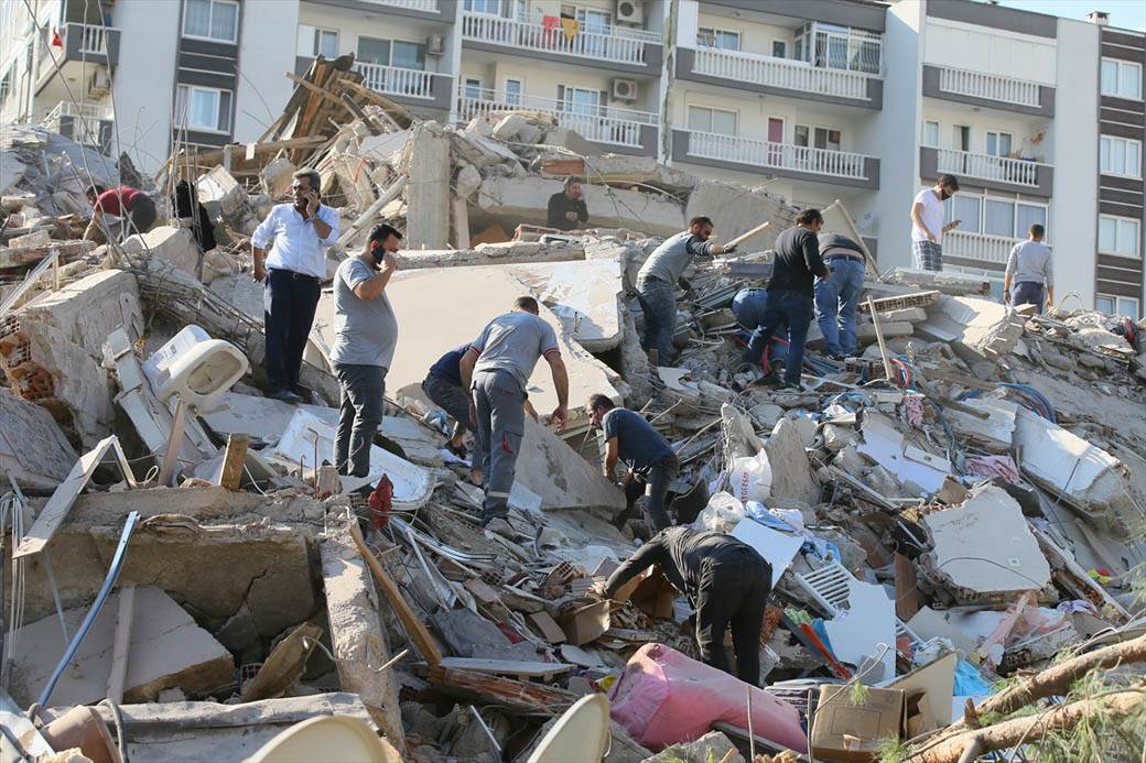 RASTE BROJ ŽRTAVA ZEMLJOTRESA: Dramatično u Turskoj i Grčkoj, spasioci se probijaju kroz ruševine (V 