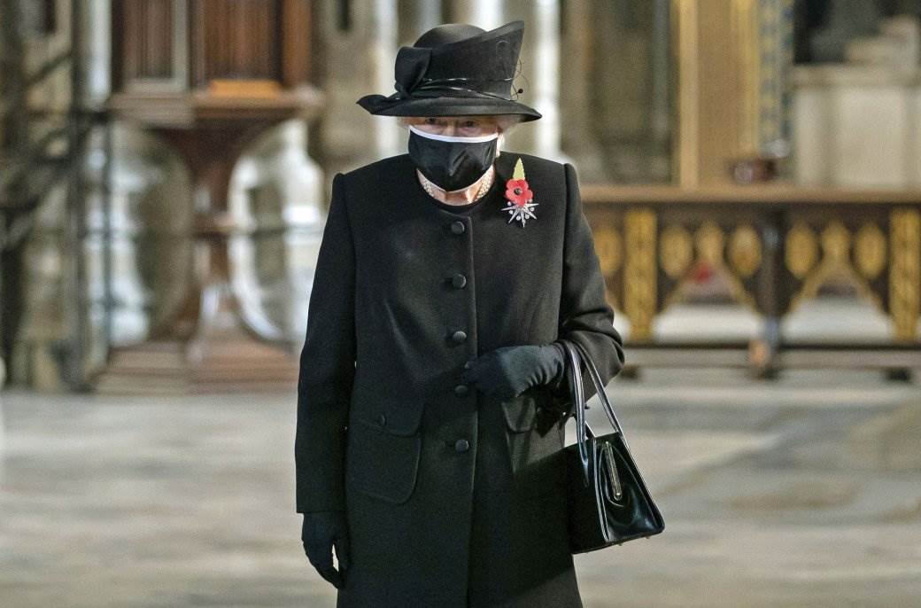  kraljica-elizabeta-u-javnosti-sa-maskom-korona-virus 