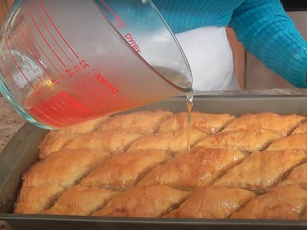  TOLIKO SOČNA, DA NEĆETE MOĆI DA PRESTANETE DA JE JEDETE! Recept za najukusniju baklavu 