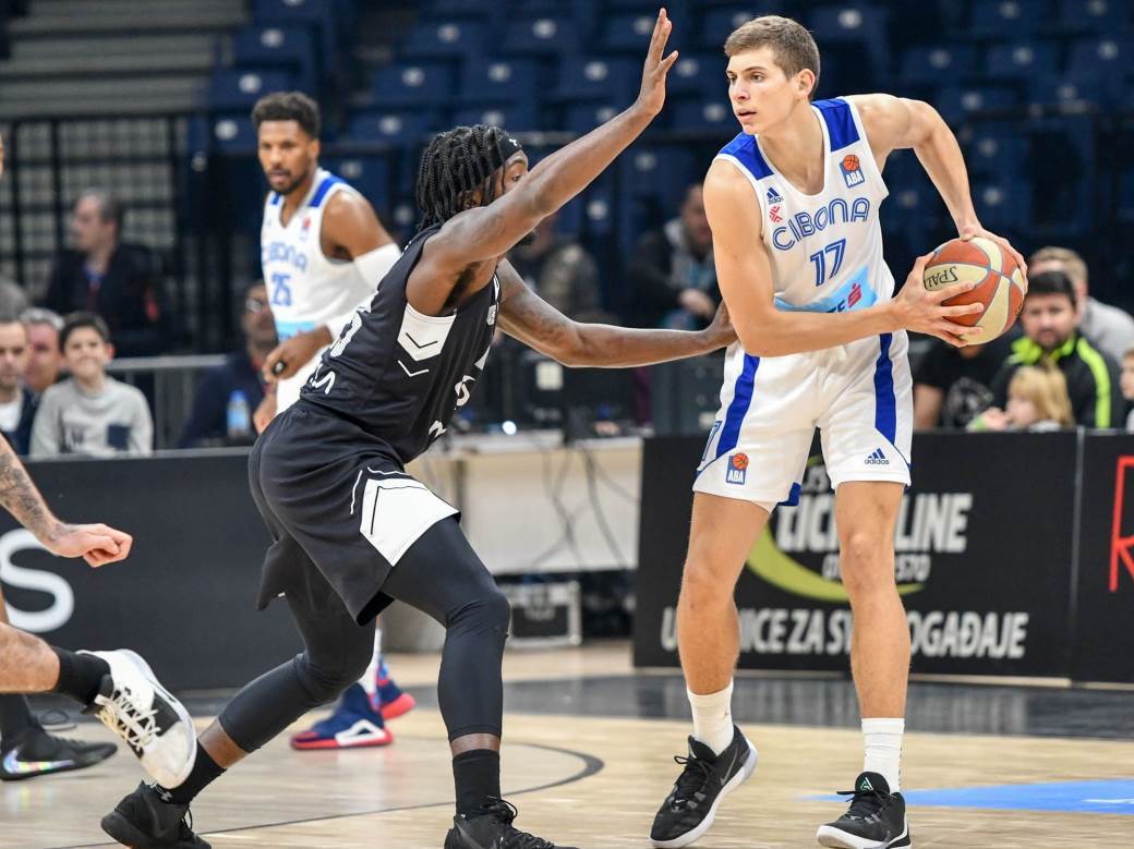  PARTIZAN IGRAO PROTIV SEBE I POBEDIO CIBONU: Neshvatljivo prazna igra u trećoj četvrtini i na kraju trijumf 