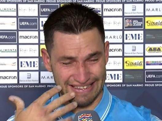  NJEGOVE SUZE ĆE VAS DIRNUTI: Najgora reprezentacija na svetu ispisala istoriju, iskusnog defanzivca savladale emocije! 