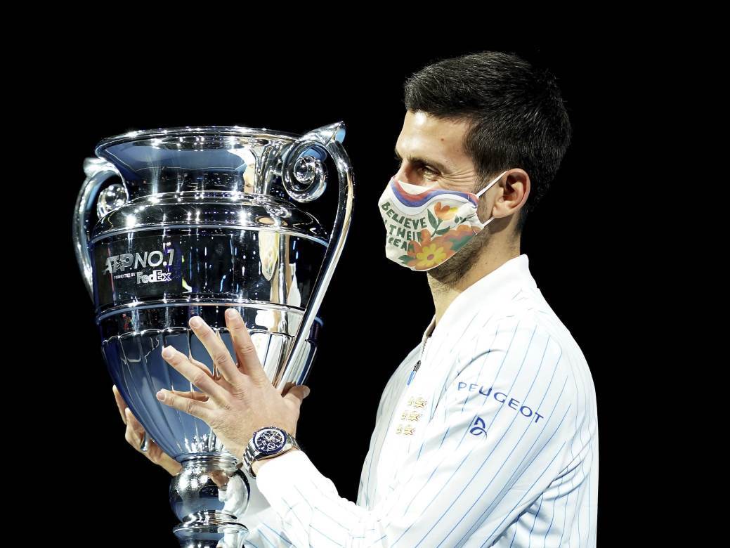  KRALJ JE KRUNISAN - NOVAK ĐOKOVIĆ VI: Sad si uz'o trofej, Novače! 