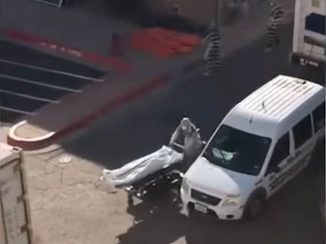 ZATVORENICI POMAŽU, PRENOSE MRTVE U HLADNJAČE ZATVORENICI POMAŽU, PRENOSE MRTVE U HLADNJAČE