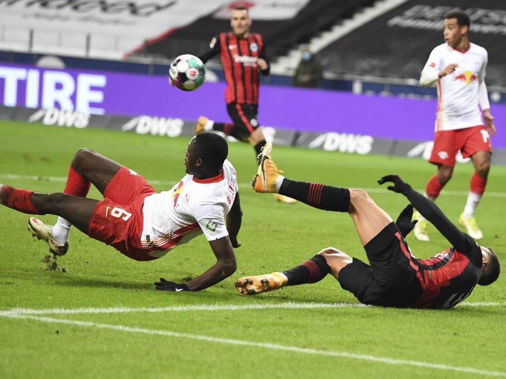  DANAC ISKOPIRAO ZLATANOVU MAJSTORIJU: Kostićev Ajntraht bez pobede, Lajpcig nije iskoristio kiks Baj 