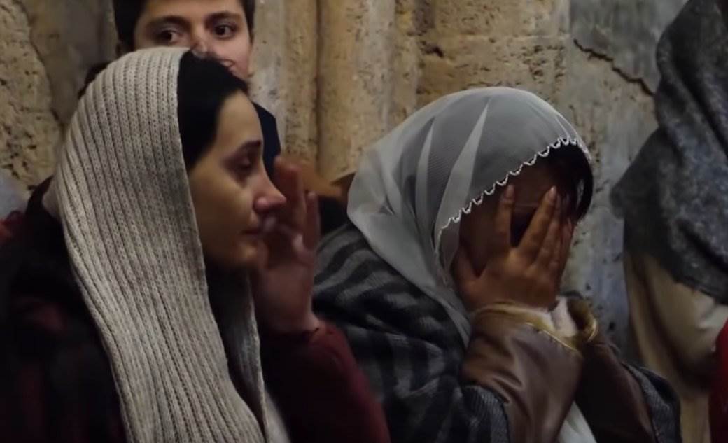  VJERNICI OČAJNI U SUZAMA: Jermeni se opraštaju od svetinje prije nego što padne u ruke Azerbejdžanac 