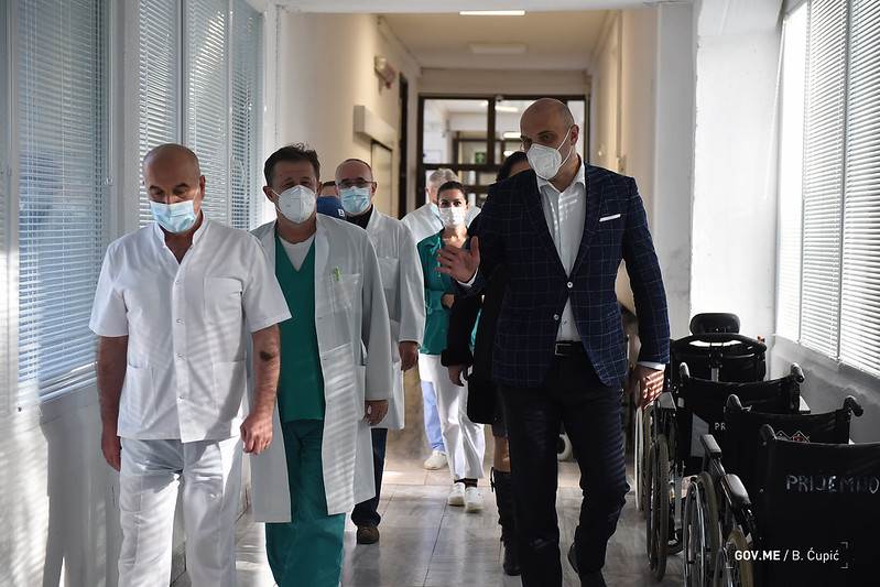  Abdić obišao bolnice u Baru i Cetinju: Sve je u skladu sa propisima 