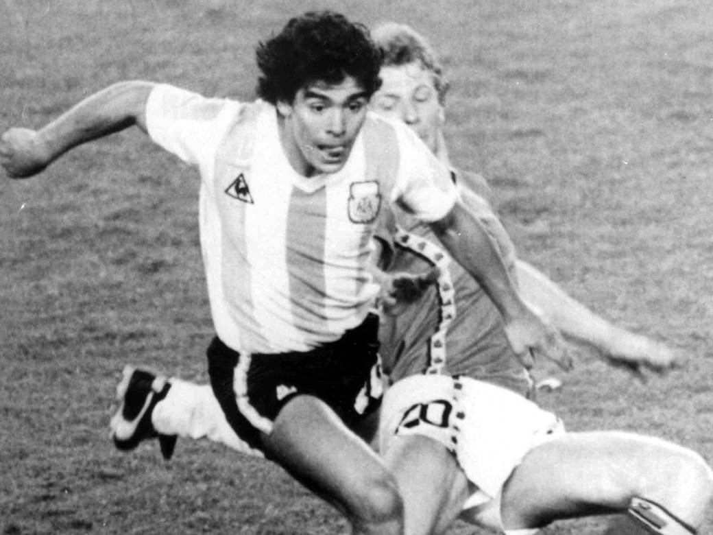  “NE MOGU DA MU KAŽEM DA JE DIJEGO MRTAV, VOLEO GA JE KAO SINA”: Dao je svetu Maradonu, a jedini ne zna za tragične vesti 