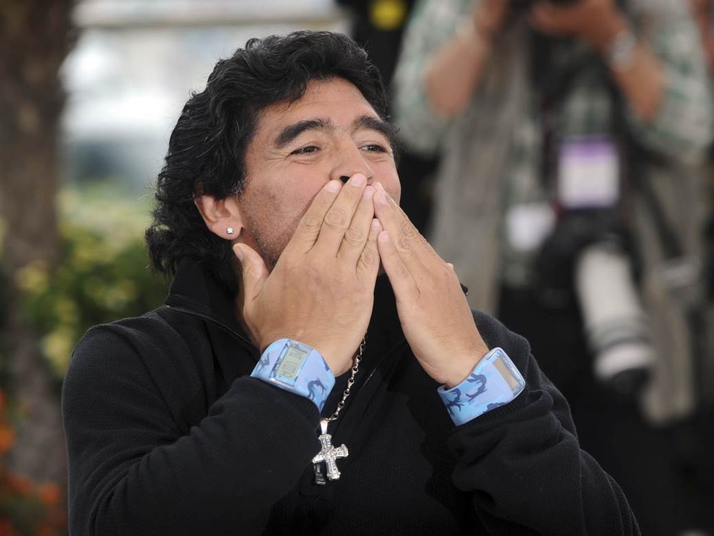  GRANDE DIEGO UMRO U SIROMAŠTVU: Maradona ostao bez novca, OPLJAČKALI ga najbliži... Nikoga nije odbio! 