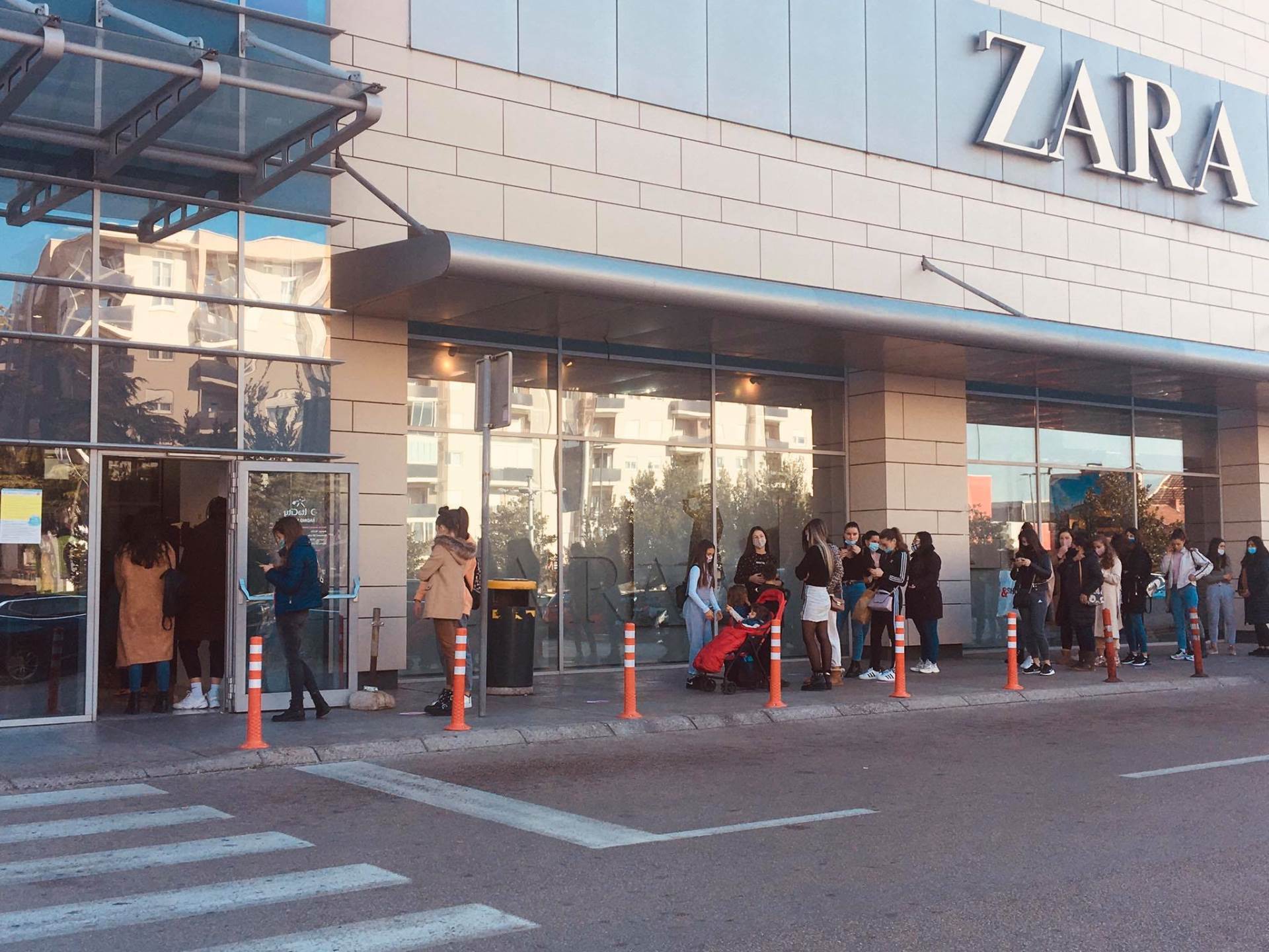  UPRKOS STRAHU OD KORONE, BLACK FRIDAY PODGORIČANIMA PRIREDIO NAJLUĐI SHOPPING 