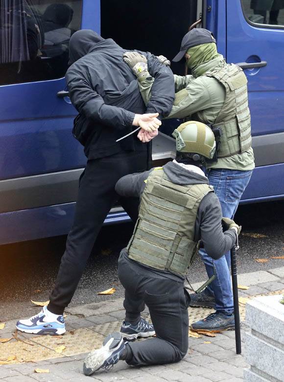  RAT KLANOVA: Škaljarac uhapšen dok je pripremao egzekuciju mlađeg muškarca, "pao" na Cetinju u poslednjem trenutku! 