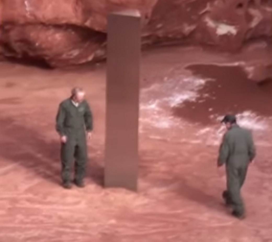 MISTERIJA KOJA JE ŠOKIRALA SVET: Ogroman monolit se pojavio niotkuda i isto tako netao! (VIDEO) 
