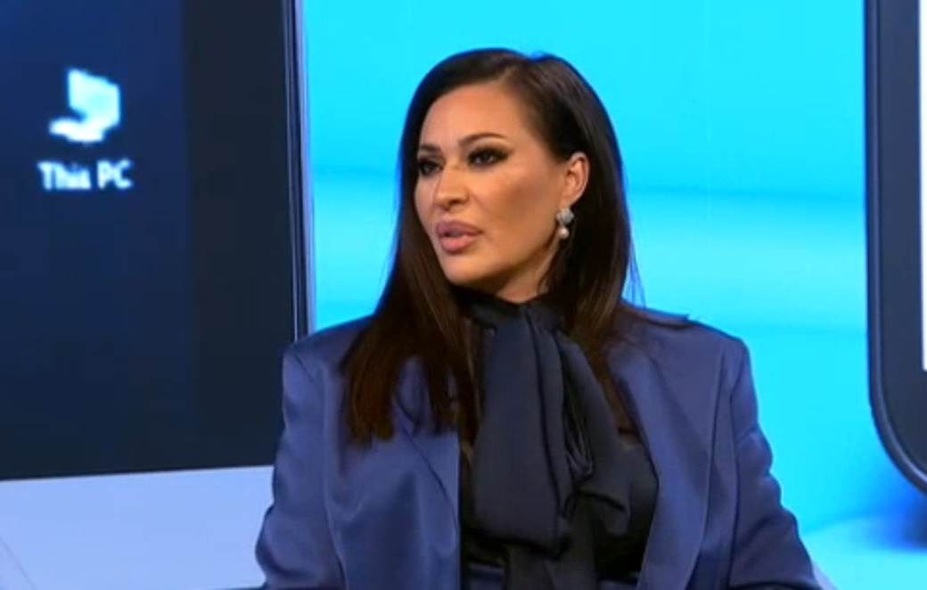  MOJU SESTRU I MENE SU NAZIVALI LOPOVIMA: Ceca iskreno o problemima iz prošlosti - "ne kažem da smo sirotinja, ali..."! 