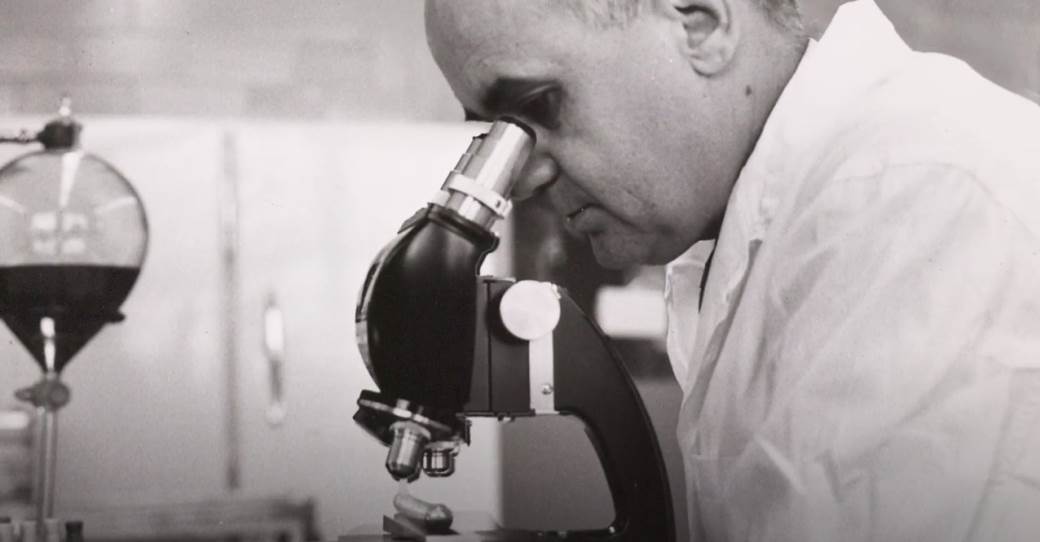  ČOVEK KOJI JE SPASAO MILIONE ŽIVOTA: Pred smrt je čovečanstvu poslao PORUKU O VAKCINAMA koju danas svi moraju da čuju 