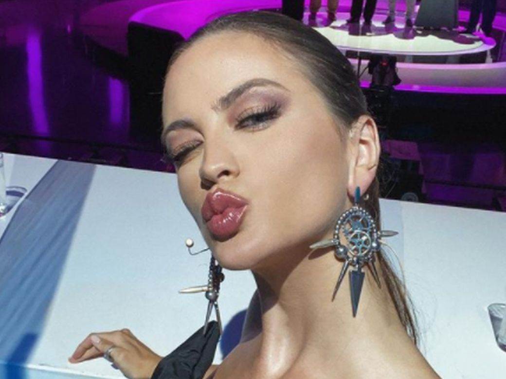  TOPLES FOTKA MILICE PAVLOVIĆ ZAPALILA MREŽE: Pjevačica se skinula i pokrenula LAVINU KOMENTARA! (FOT 