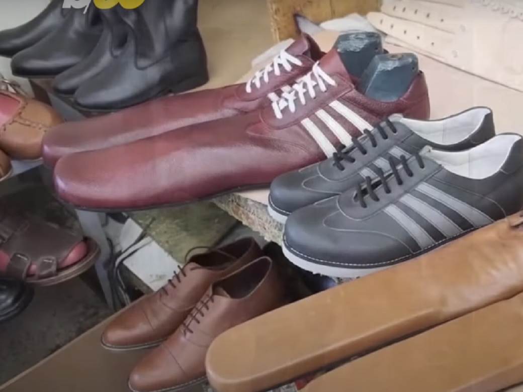  MODA U DOBA KORONE: Obućar iz Rumunije došao na neverovatnu ideju 