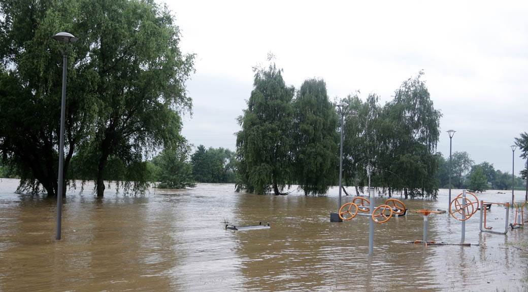  POPLAVE U HERCEGOVINI: Dramatična situacija, nabujale rijeke prijete kućama! 