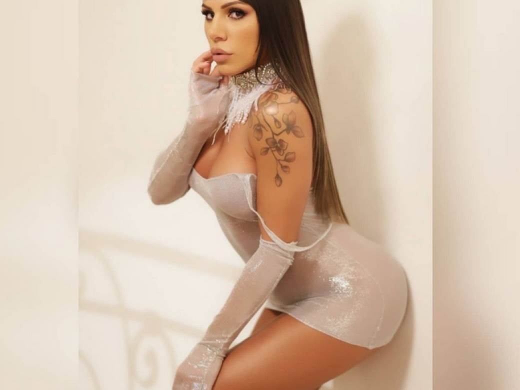  NAJBOLJA GUZA NA ESTRADI: Sandra Afrika pozirala BEZ GAĆA - vruće fotke seksi pjevačice HIT na Instagramu! (FOTO) 