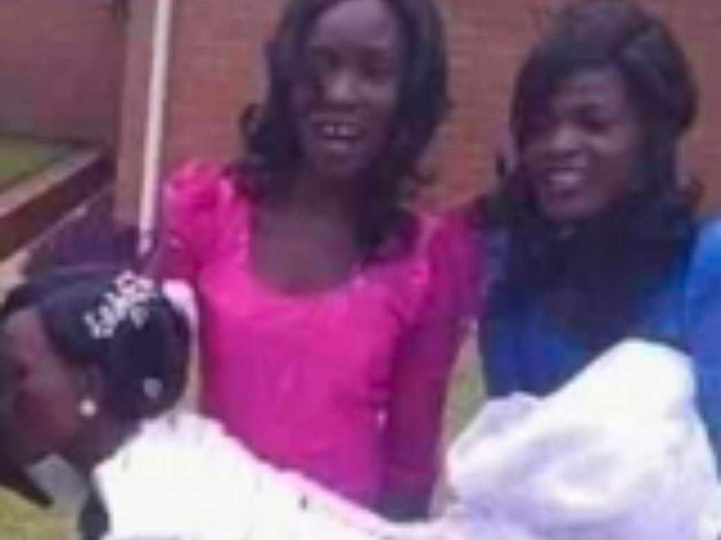  OVO JE ČISTO ZLATO, ČIJA JE TO IDEJA?! Uvrnuta slika sa venčanja sve oduševila - biće vam jasno i zašto FOTO 