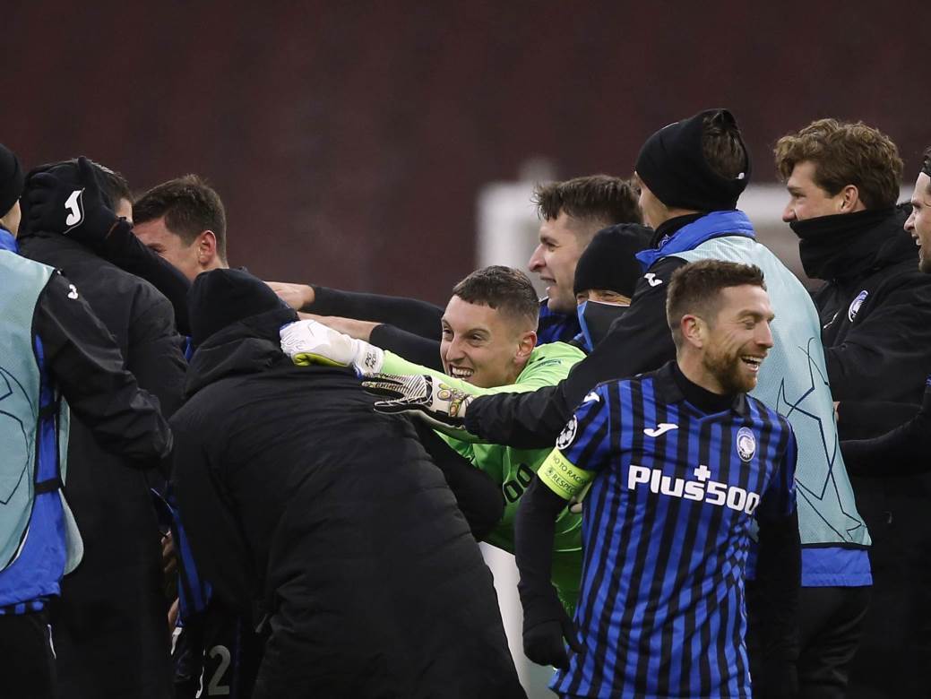  HAOS U ATALANTI - TUČA U SVLAČIONICI: "Dohvatili" se trener i najbolji igrač - početak kraja lepe priče! 