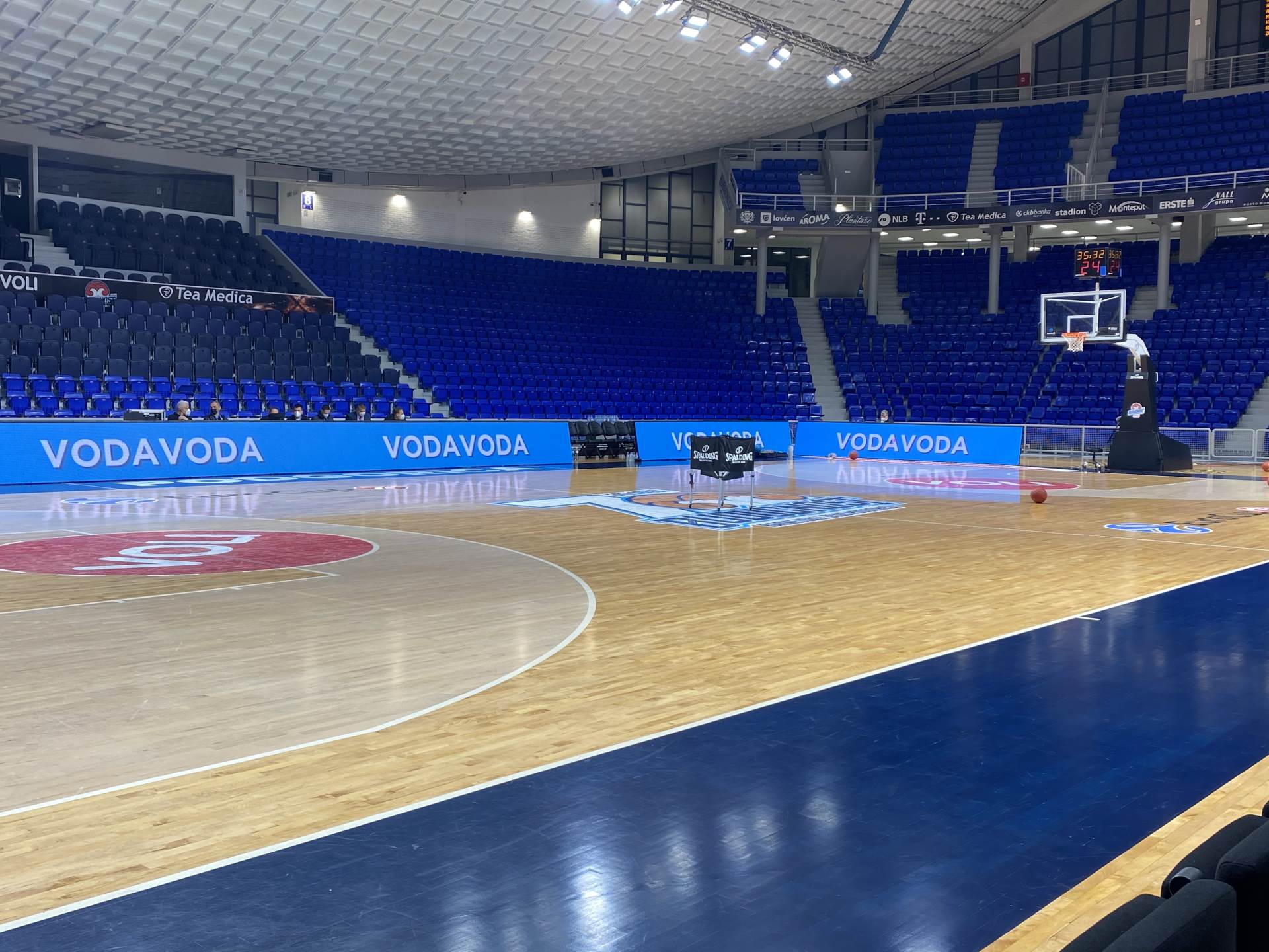  KIŠA "PROBILA" KROV DVORANE MORAČA! 