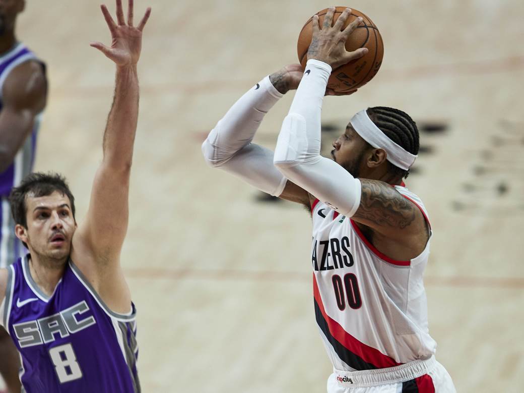  BOGDAN OTIŠAO, BELI OPET OBUKAO "OSMICU": Pred Sakramentom je mnogo posla! 