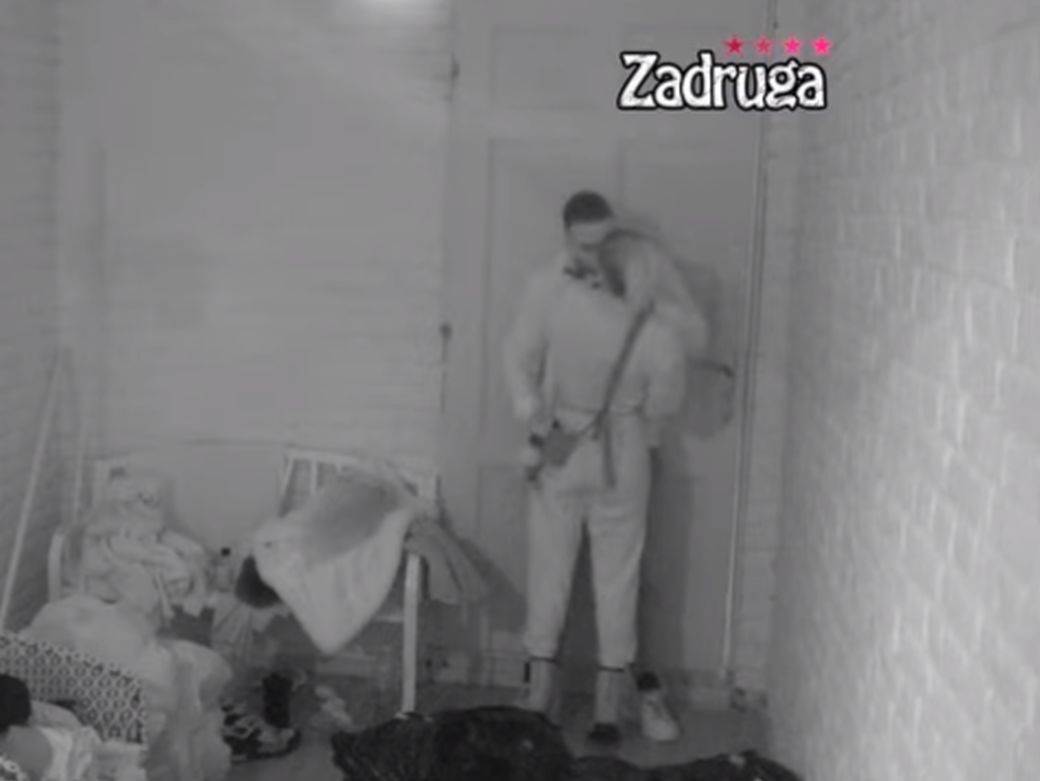  VIŠE NE MOGU JEDNO BEZ DRUGOG: Anđelo i Sanja se ljubili u izolaciji, iako nisu bili sami! (VIDEO) 