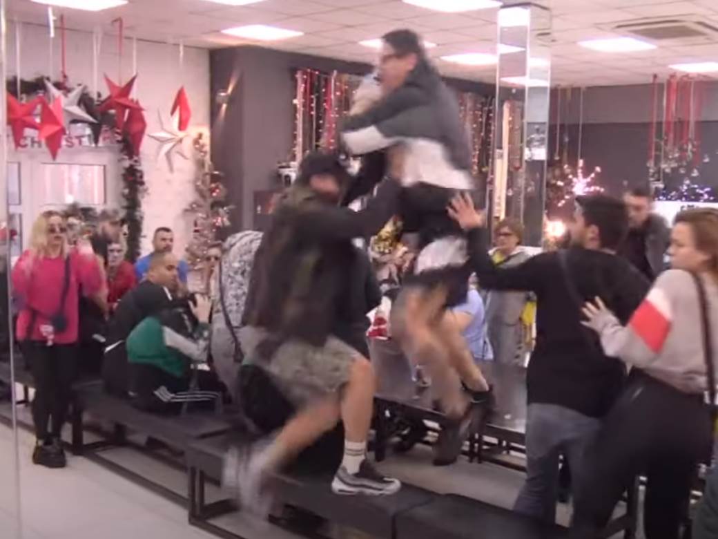  KRISTIJAN SE ZALETIO NA UČESNICU ZADRUGE: Gađao je flašom, pa preko stola pokušao da dođe do nje! (V 