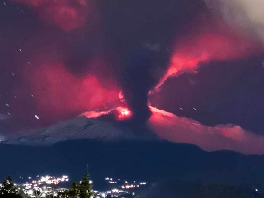  DIM I LAVA LETELI 100 METARA UVIS: Pogledajte erupciju najvišeg evropskog vulkana u Italiji! 