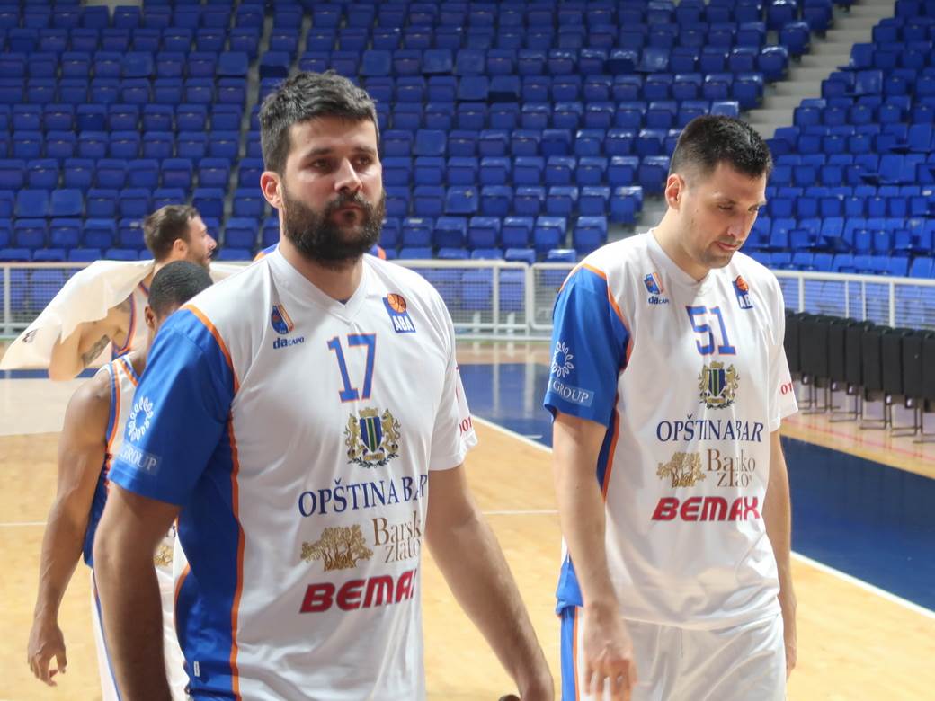  Gran Kabarija slavila u Baru 