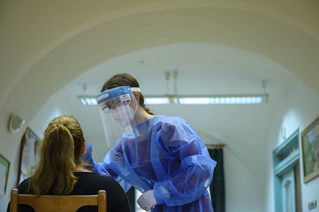  KAKO JE NOVI SOJ KORONE OTKRIVEN U SRBIJI: Putnica iz Londona donela mutirani virus! 