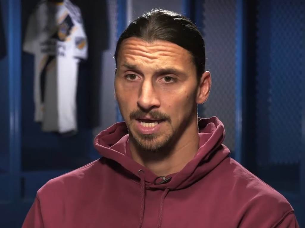  HRVATI NAJVIŠE BESNI NA ZLATANA I "SREDNJI PRST": Glupost godine, skandalozna čestitka za Božić! 