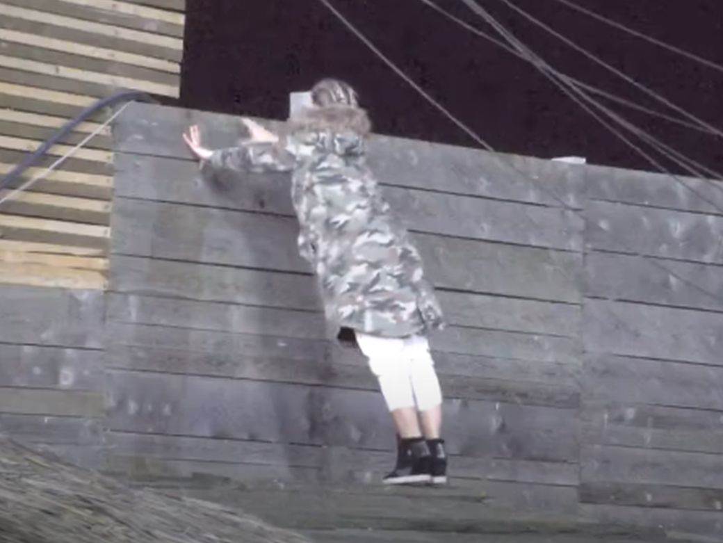  USRED NOĆI POKUŠALA DA POBEGNE: Učesnica Zadruge se penjala na krov, tražila sve moguće izlaze za beg! (VIDEO) 