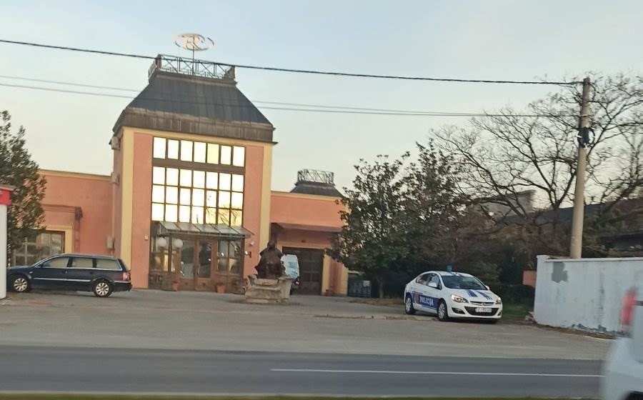  "ANTI-GRAFITNA JEDINICA" - POLICIJA DUŽE OD MJESEC DANA ČUVA ZID U DONJOJ GORICI! 