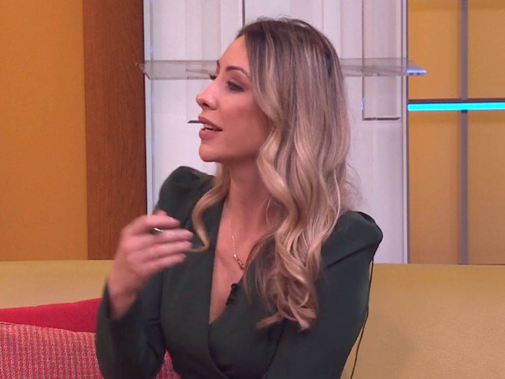  DEKOLTE, MINIĆ I VITKE NOGE: U jeku priča o razvodu, supruga Mašana Lekića pred kamerama u izazovnom izdanju! (FOTO) 