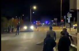  TALAČKA KRIZA KOD PARIZA: Upucano dvoje ljudi, muškarac drži ženu zarobljenu (VIDEO) 