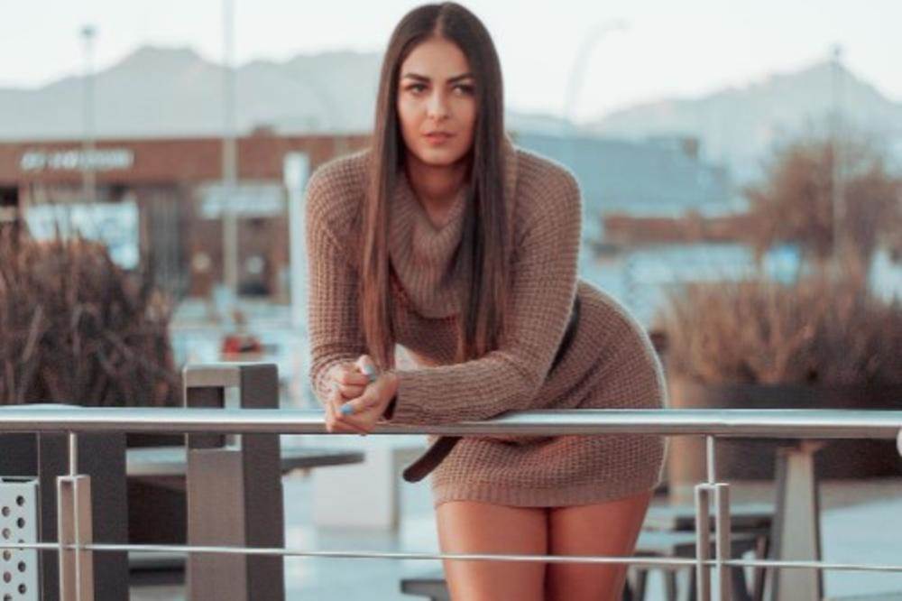  ATRAKTIVNA STEFANI JE ŽIVA VATRA MEĐU STATIVAMA Ona je golman kojeg svaka ekipa želi! 