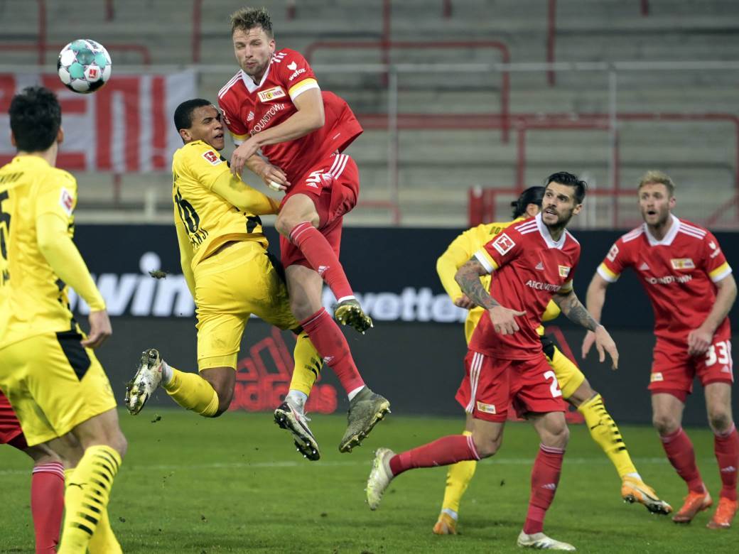  KLINAC OD 16 GODINA ISPISAO ISTORIJU BUNDESA: Dortmund ima "zlatnu koku", ali malo je to za pobedu! 