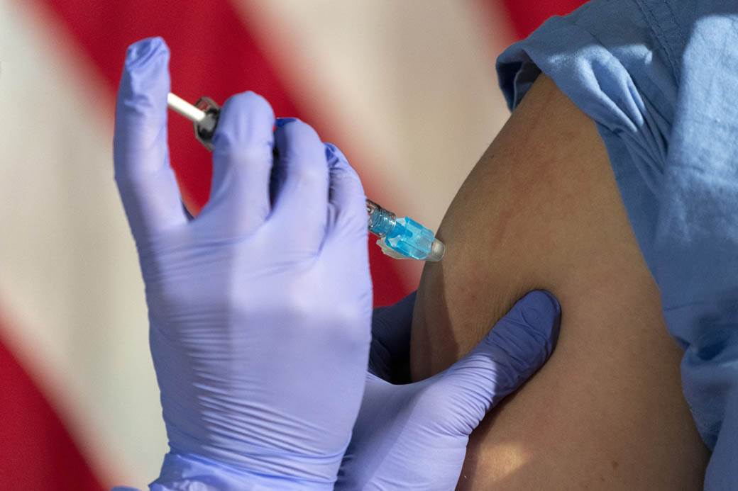  SJUTRA POČINJE VAKCINACIJA GRAĐANA SRBIJE: Prvih 1.000 prijavljenih primiće cjepivo, evo ko je prior 