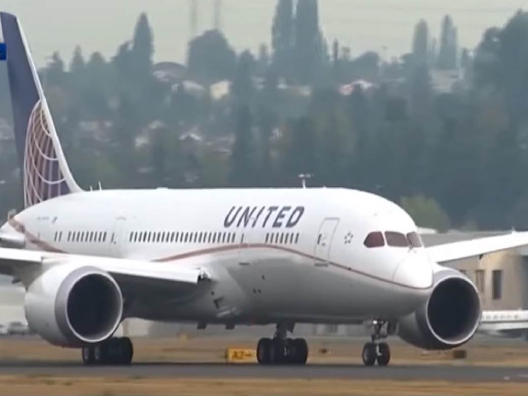  KRIO DA JE BOLESTAN, PA UMRO OD KORONE U AVIONU?  