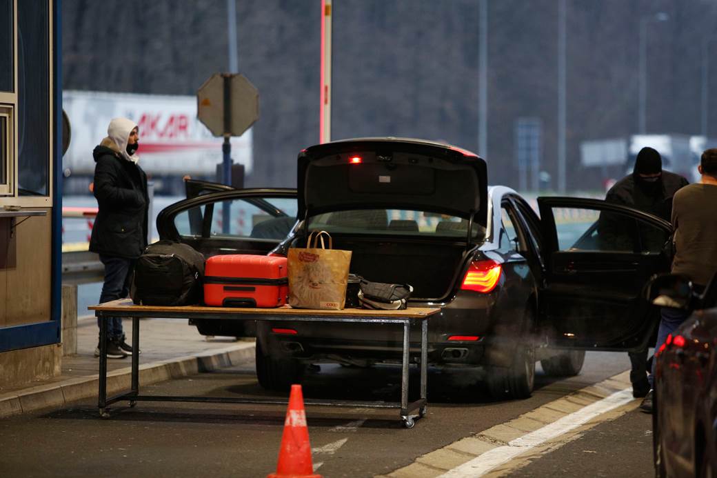  KO JE MISTERIOZNA SARADNICA PINK PANTERA? Traži se žena koja je unela u Srbiju ukradenu robu u "audi 