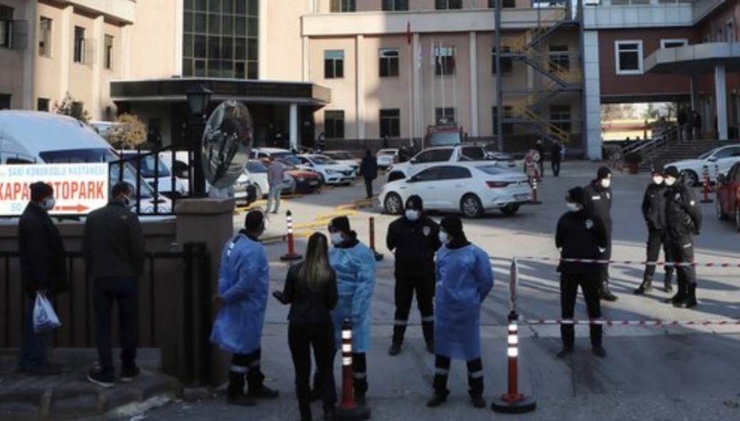  Deset ljudi nastradalo u požaru u turskoj kovid bolnici 