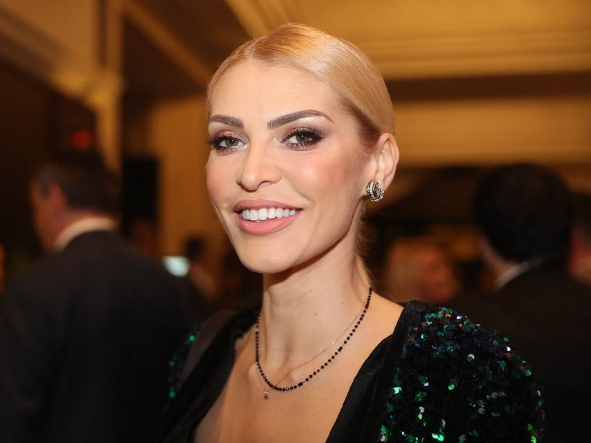  ĐUSKANJE NA PLAŽI I VRELI KADROVI SA MALDIVA: Borjanova Sneža zavodljivim plesom zapalila mreže! (FOTO) 